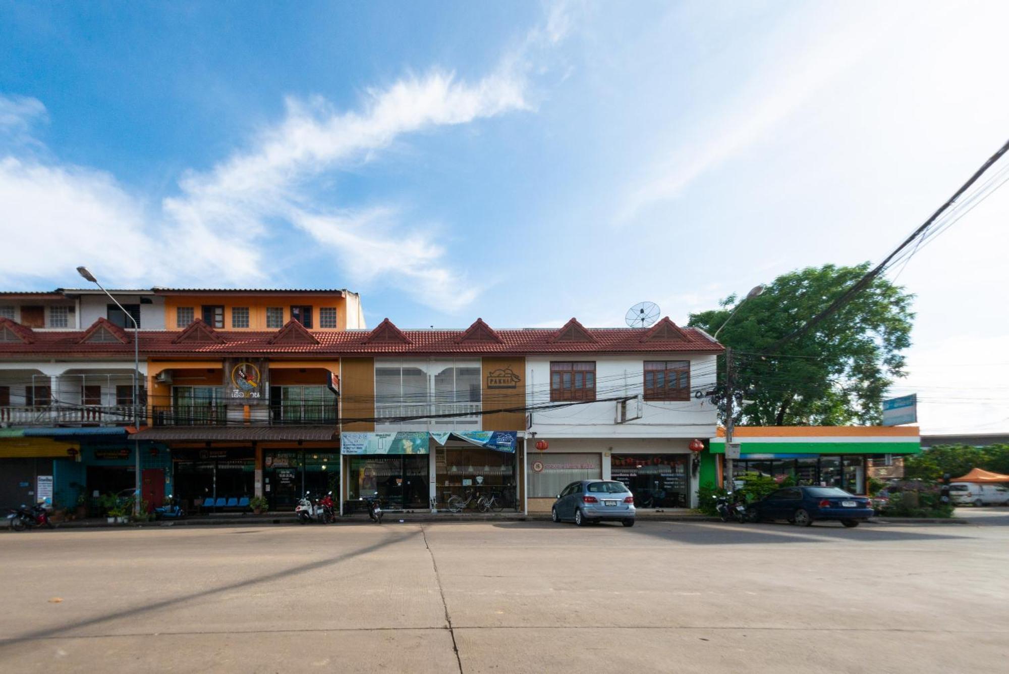 Paknap Hostel Nan Bagian luar foto