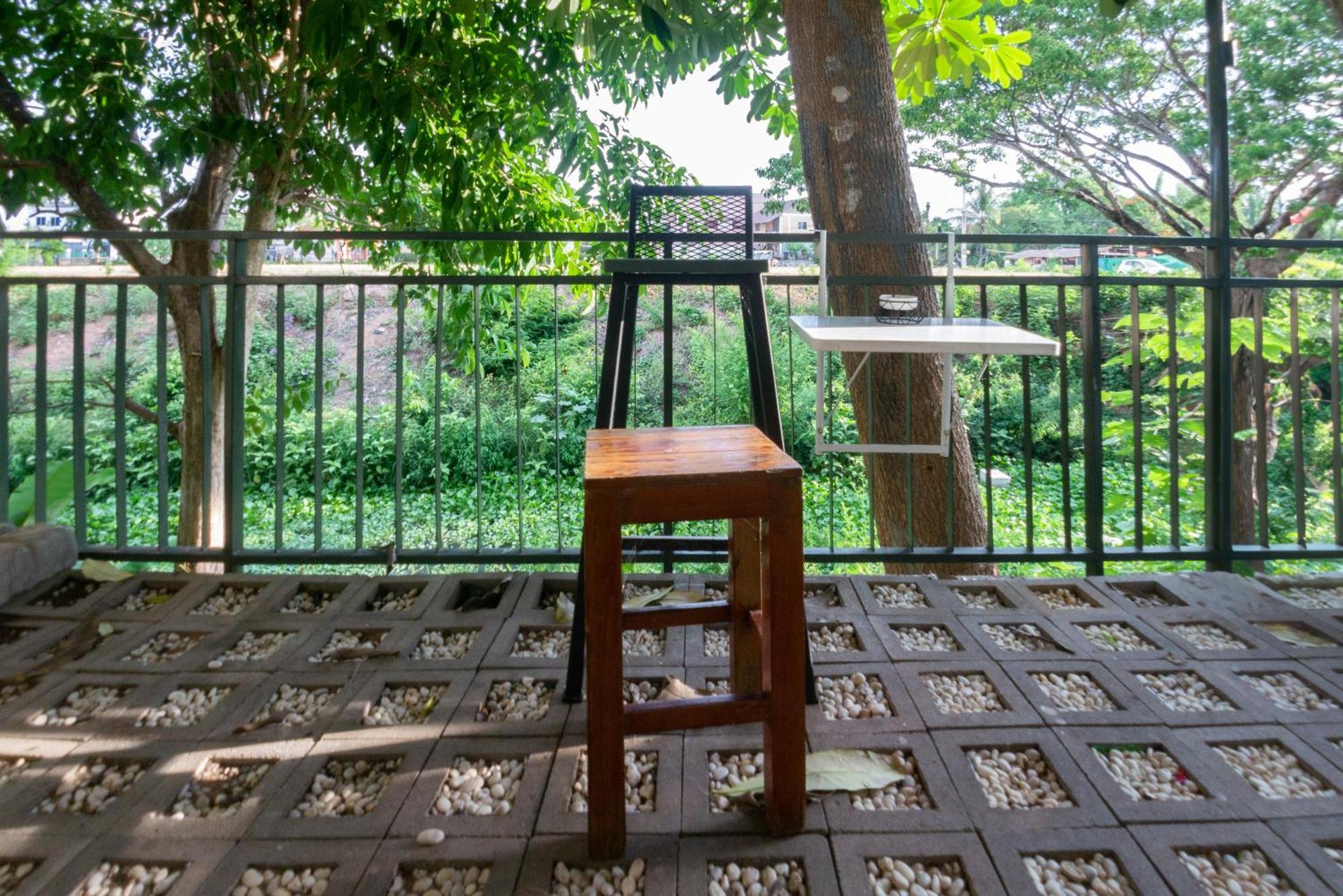Paknap Hostel Nan Bagian luar foto