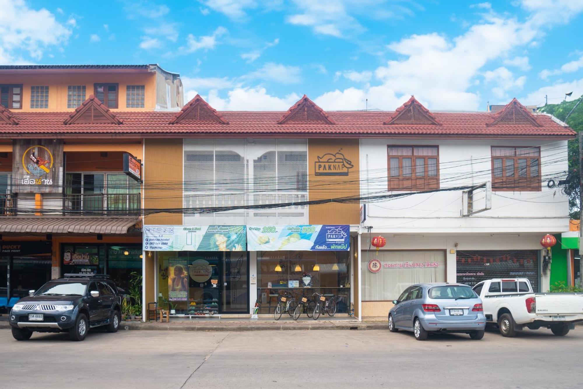 Paknap Hostel Nan Bagian luar foto